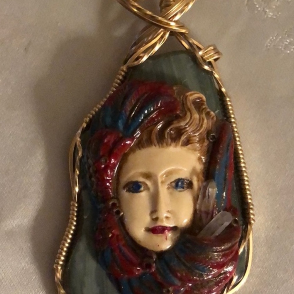 Vintage Gold Wire Wrapped Pendant w/Crystals